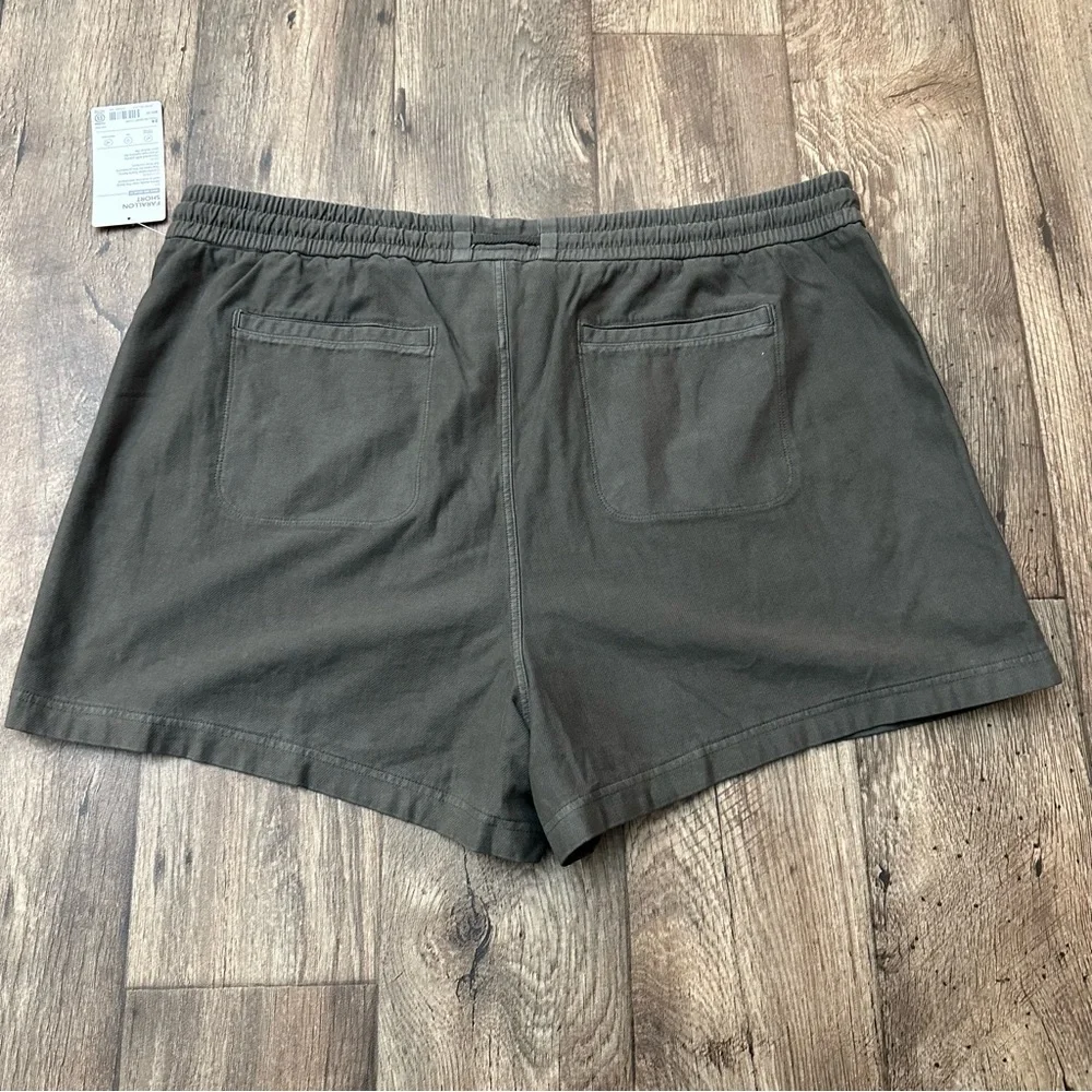 Athleta Farallon Breathable Shorts Women’s Size 24 Cypress Green